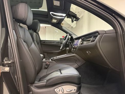Certified 2026 Porsche Macan AWD/4WD image 24