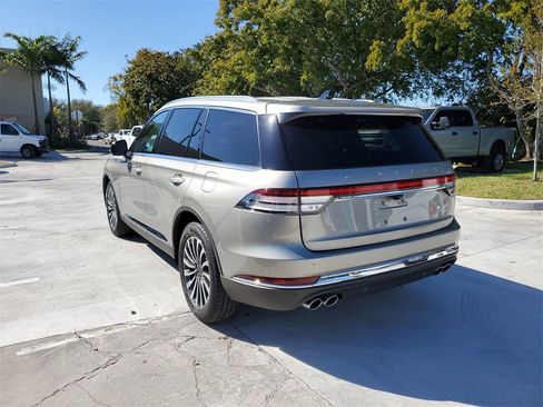 Used 2023 Lincoln Aviator 2WD w/ Premium Package image 3