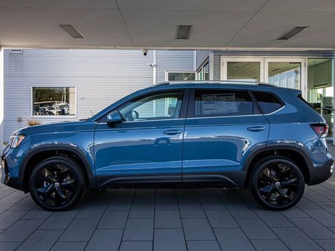 New 2026 Volkswagen Taos SE image 11