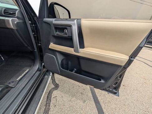 Used 2018 Toyota 4Runner SR5 AWD/4WD image 4