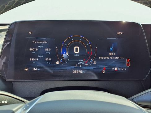 Used 2025 Chevrolet Traverse LT FWD image 16