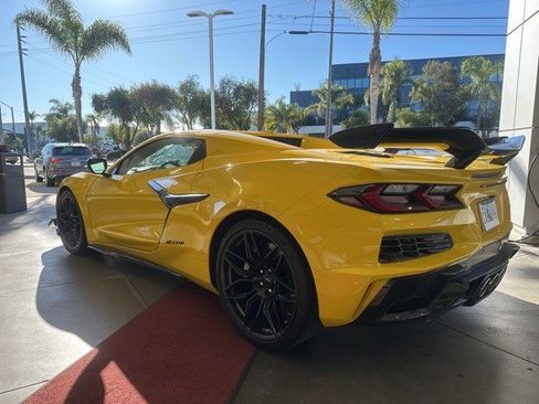 Used 2025 Chevrolet Corvette Z06 w/ Z07 Performance Package image 3