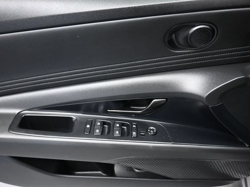 Used 2025 Hyundai Elantra SEL FWD image 10