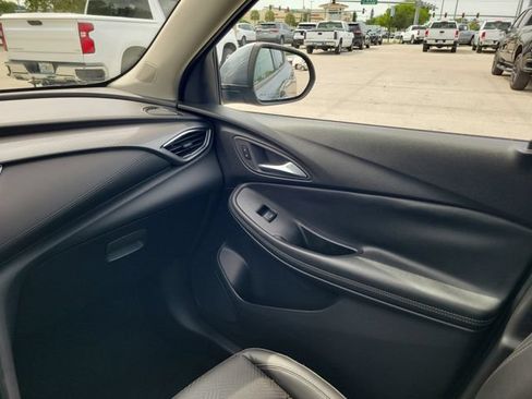 Used 2022 Buick Encore GX Essence w/ Experience Buick Package FWD image 12