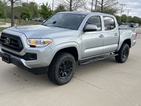 Used 2023 Toyota Tacoma SR image 5