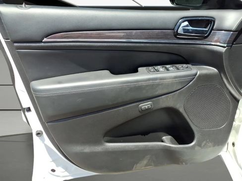 Used 2020 Jeep Grand Cherokee Overland AWD/4WD image 14