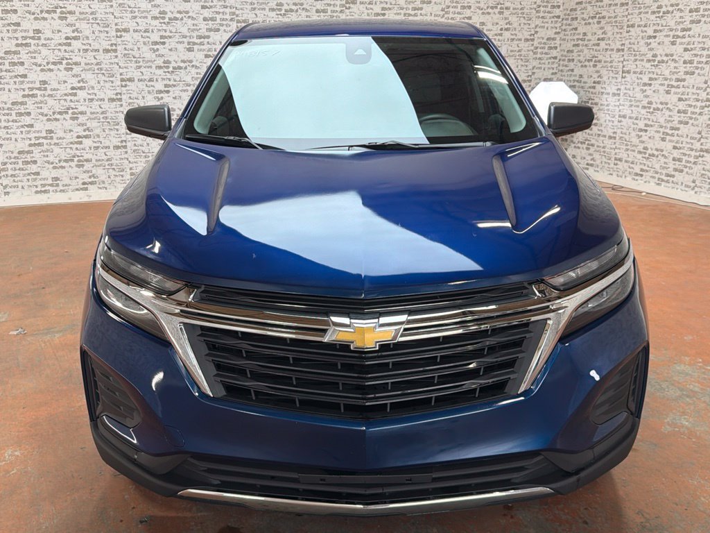 Used 2023 Chevrolet Equinox LS w/ LS Convenience Package FWD image 2