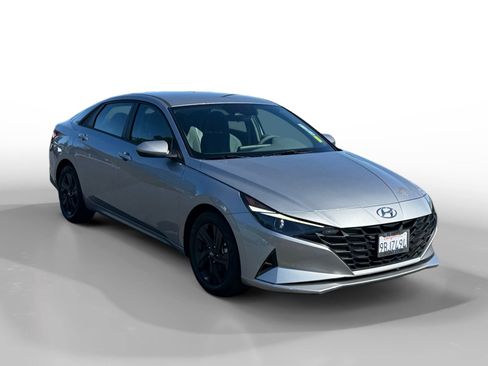 Certified 2022 Hyundai Elantra SEL w/ Preferred Accessory Package FWD image 7