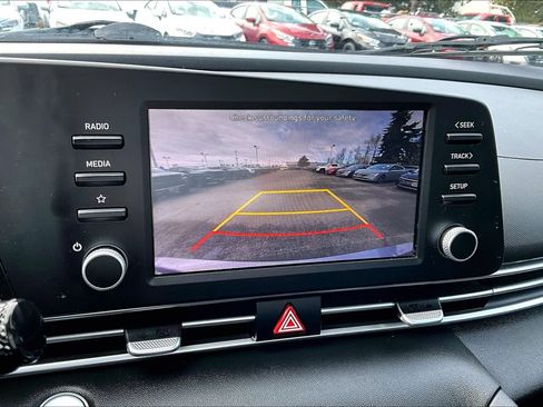 Used 2022 Hyundai Elantra SEL w/ Winter Weather Package FWD image 13