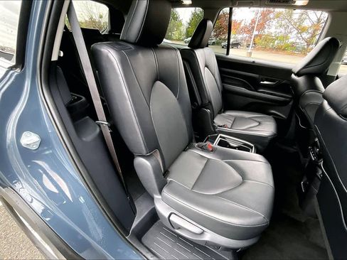 Certified 2025 Toyota Grand Highlander XLE image 19