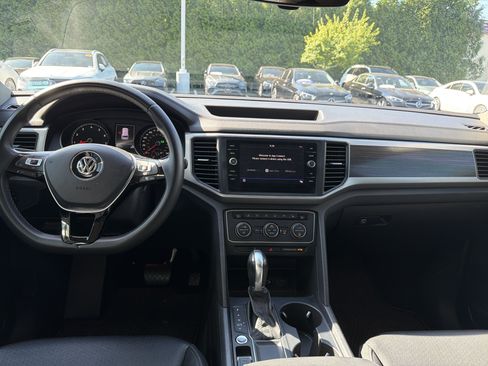 Used 2019 Volkswagen Atlas SE w/ Panoramic Sunroof Package FWD image 2