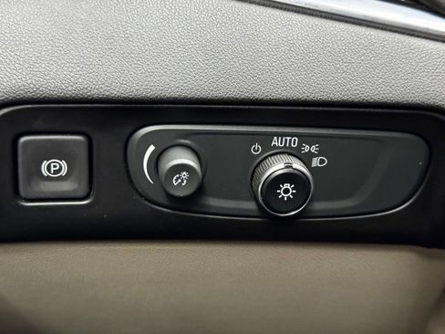 Used 2019 Buick Enclave Essence image 31