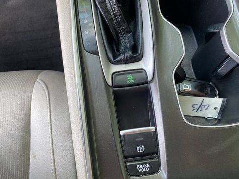 Used 2018 Honda Accord LX image 17