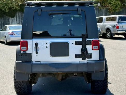 Used 2008 Jeep Wrangler Unlimited Rubicon w/ Dual Top Group AWD/4WD image 9