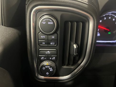 Used 2022 Chevrolet Silverado 1500 LT AWD/4WD image 14