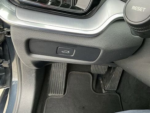 Certified 2024 Volvo S60 B5 Core image 21