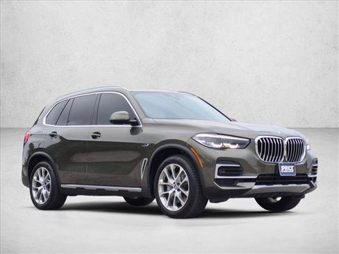Used 2022 BMW X5 xDrive45e w/ Climate Comfort Package AWD/4WD image 3