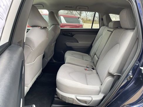 Used 2023 Toyota Highlander L image 10