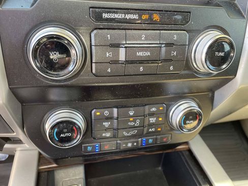 Used 2019 Ford F150 Lariat w/ Equipment Group 502A Luxury AWD/4WD image 26