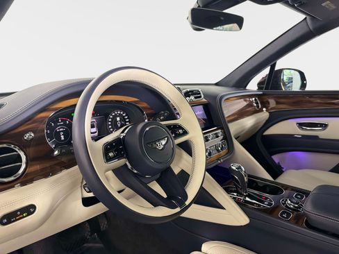 Used 2024 Bentley Bentayga AWD/4WD image 42