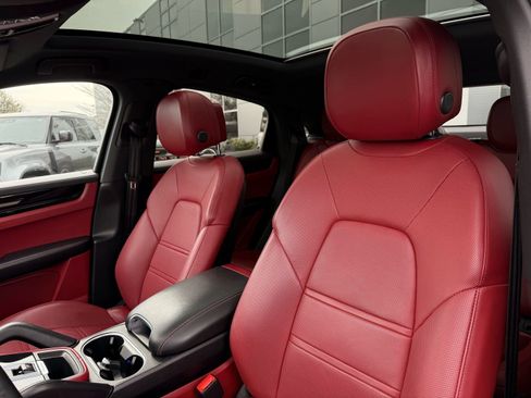 Used 2022 Porsche Cayenne Coupe image 54