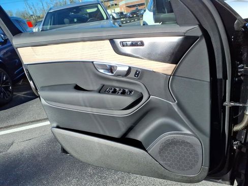 Used 2025 Volvo XC90 T8 Plus w/ Protection Package Premier image 42