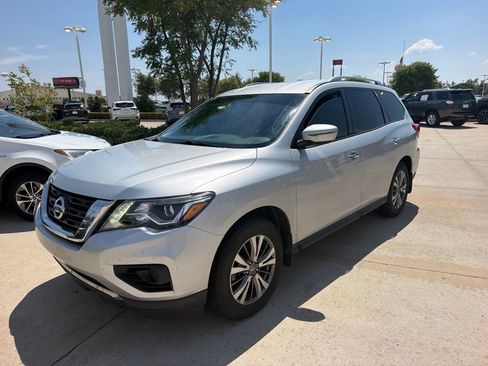 Used 2019 Nissan Pathfinder S AWD/4WD image 1