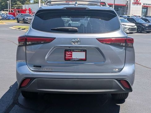 Used 2022 Toyota Highlander XLE FWD image 9