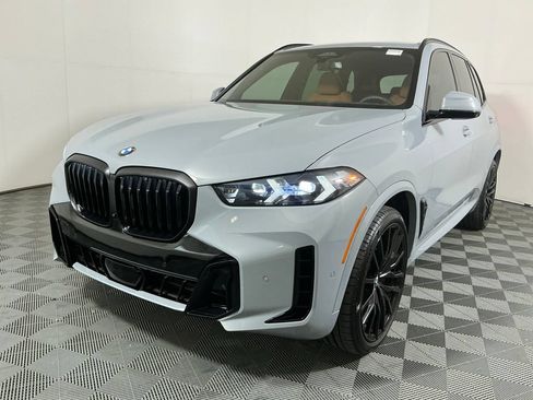 Used 2025 BMW X5 xDrive40i w/ M Sport Package AWD/4WD image 2