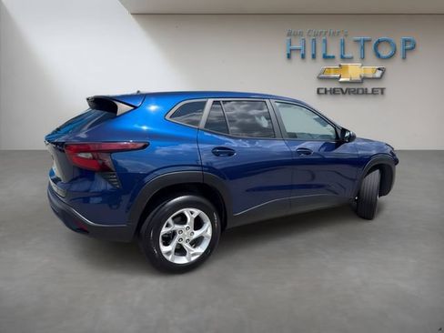 Used 2024 Chevrolet Trax LS w/ LS Convenience Package FWD image 4