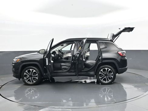 Used 2022 Jeep Compass Limited AWD/4WD image 31