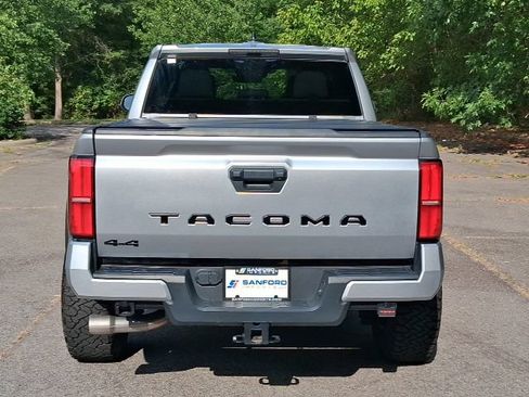 Used 2024 Toyota Tacoma TRD Off-Road AWD/4WD image 4