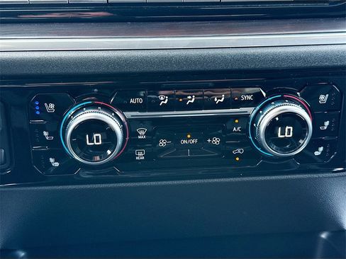 Used 2024 GMC Sierra 2500 SLT w/ SLT Premium Package image 16