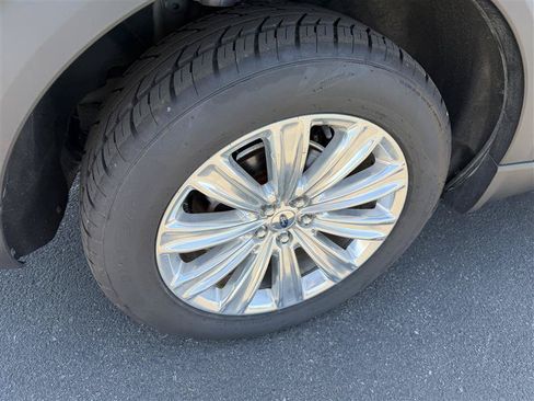 Used 2020 Ford Explorer Limited w/ Class III Trailer Tow Package AWD/4WD image 18