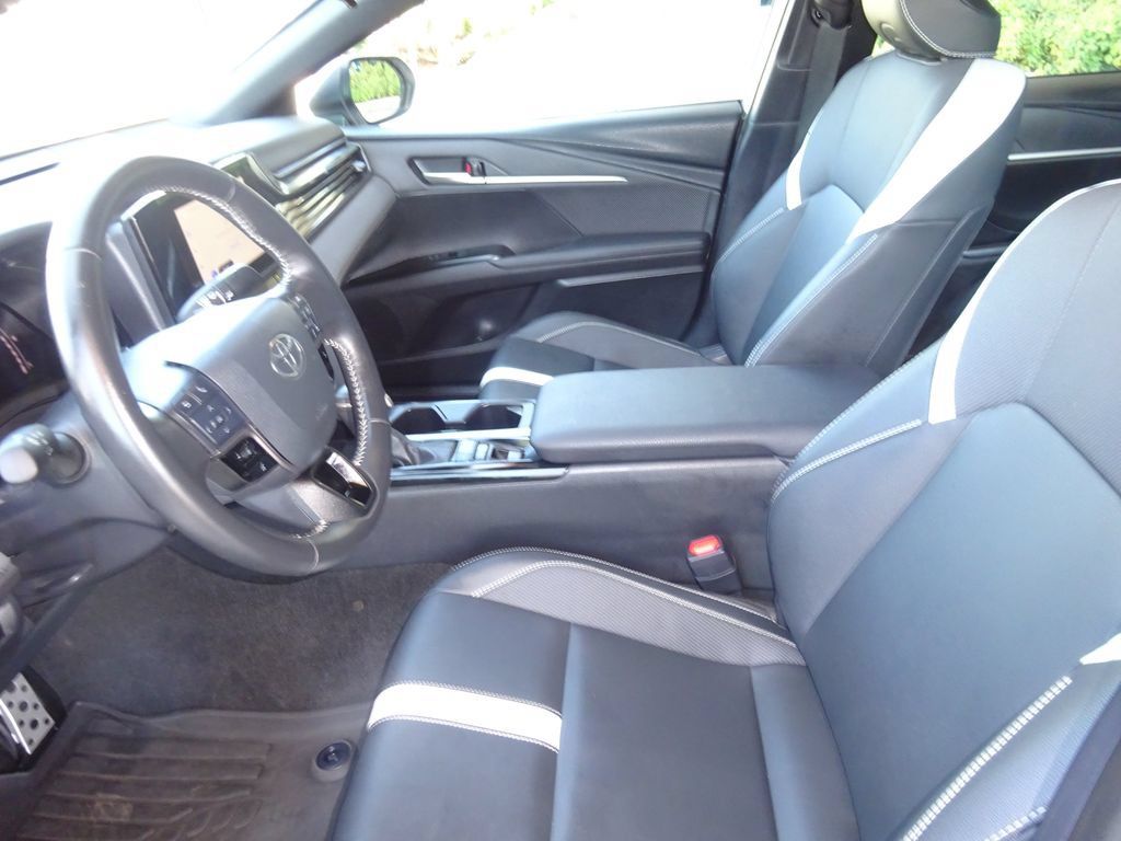 Used 2025 Toyota Camry SE FWD image 12