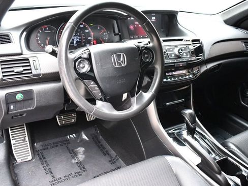 Used 2017 Honda Accord Sport image 30