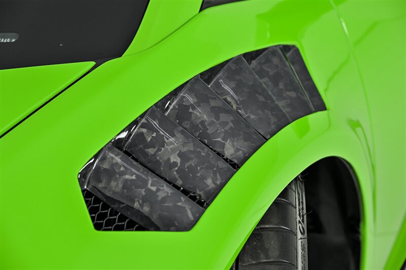 Used 2021 Lamborghini Huracan EVO RWD image 7