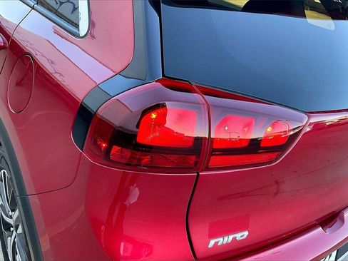 Used 2020 Kia Niro LXS image 29