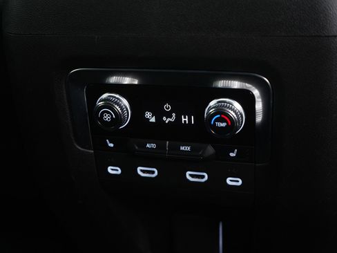 Used 2021 GMC Yukon Denali w/ Denali Premium Package image 19