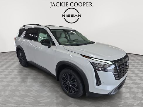 New 2026 Nissan Pathfinder SL image 3