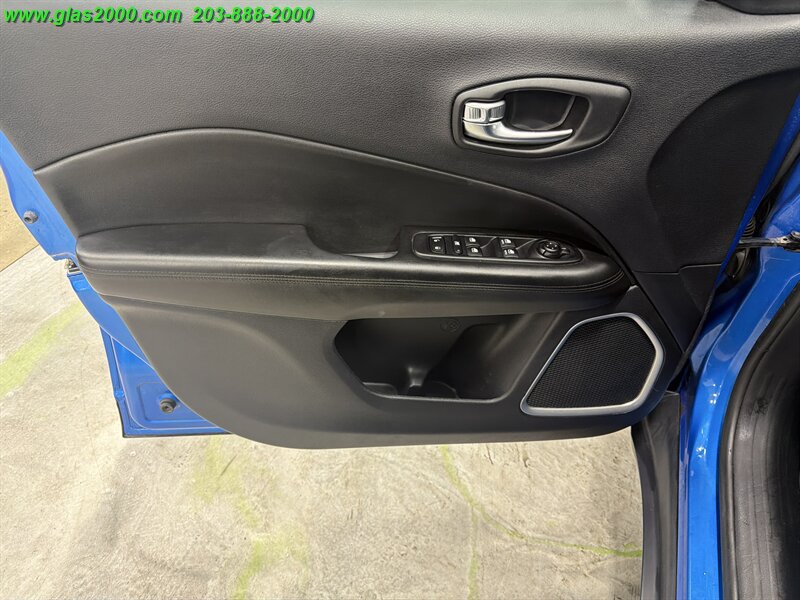 Used 2020 Jeep Compass Latitude AWD/4WD image 25