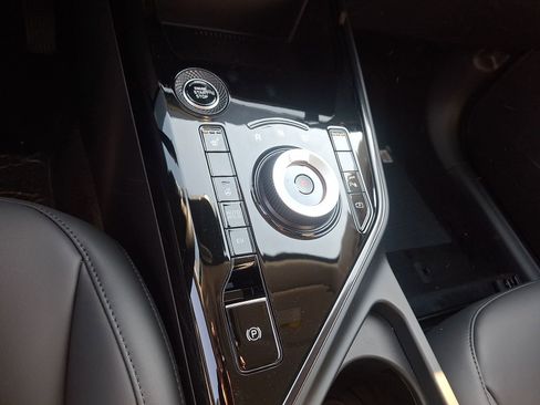 New 2025 Kia Niro EX w/ EX Cold Weather Package image 15