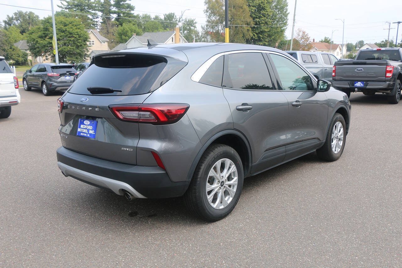 Used 2024 Ford Escape Active AWD/4WD image 3