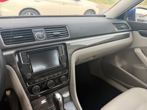 Used 2016 Volkswagen Passat 1.8T SE FWD image 19