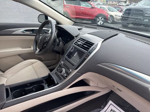 Used 2020 Lincoln MKZ AWD image 24