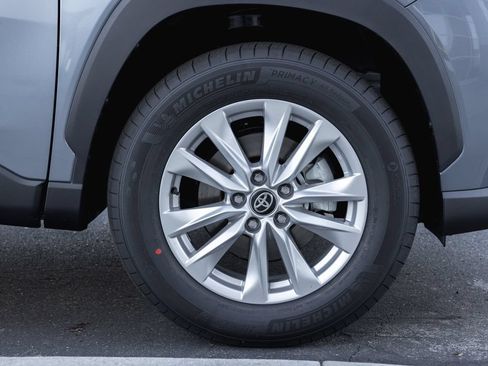 New 2026 Toyota Corolla Cross LE w/ Moonroof Package FWD image 4