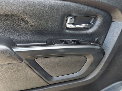 Used 2019 Nissan Titan SV w/ SV Convenience Package AWD/4WD image 21