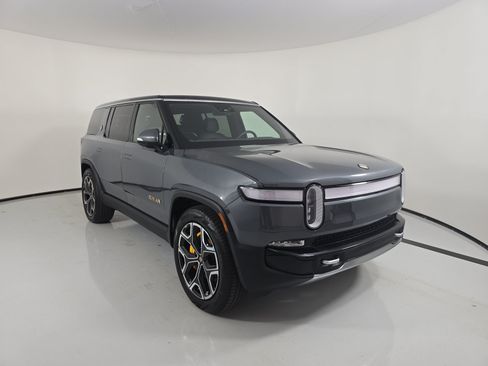 Used 2024 Rivian R1S Adventure AWD/4WD image 7