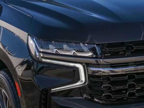 Used 2022 Chevrolet Suburban Z71 w/ Luxury Package image 4