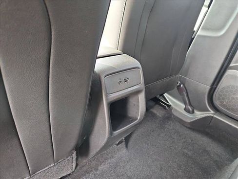 Used 2025 Chevrolet Trax LT FWD image 16